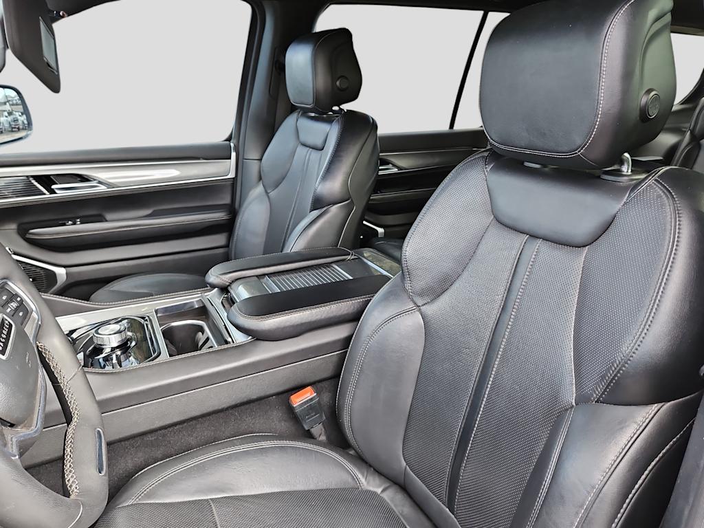 Thumbnail: 2022 Jeep Wagoneer - 10