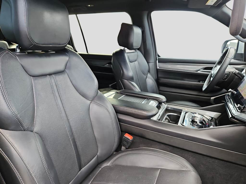 Thumbnail: 2022 Jeep Wagoneer - 11