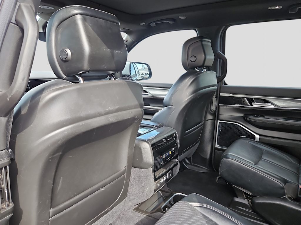Thumbnail: 2022 Jeep Wagoneer - 12