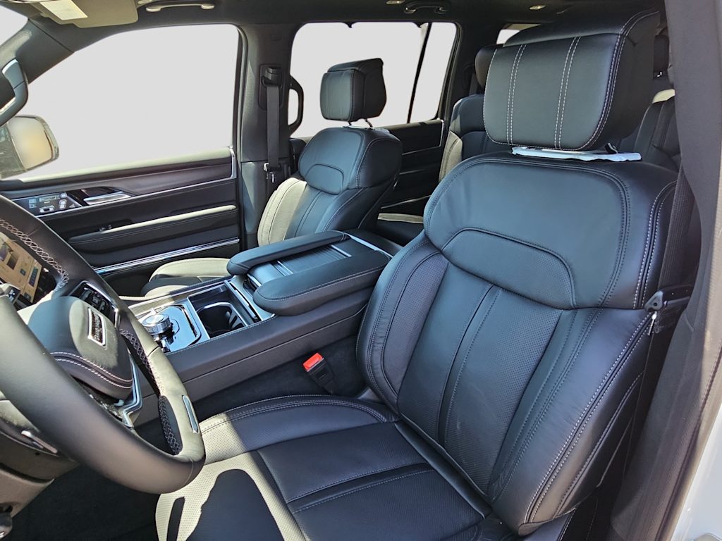 Thumbnail: 2026 Jeep Grand Wagoneer - 10