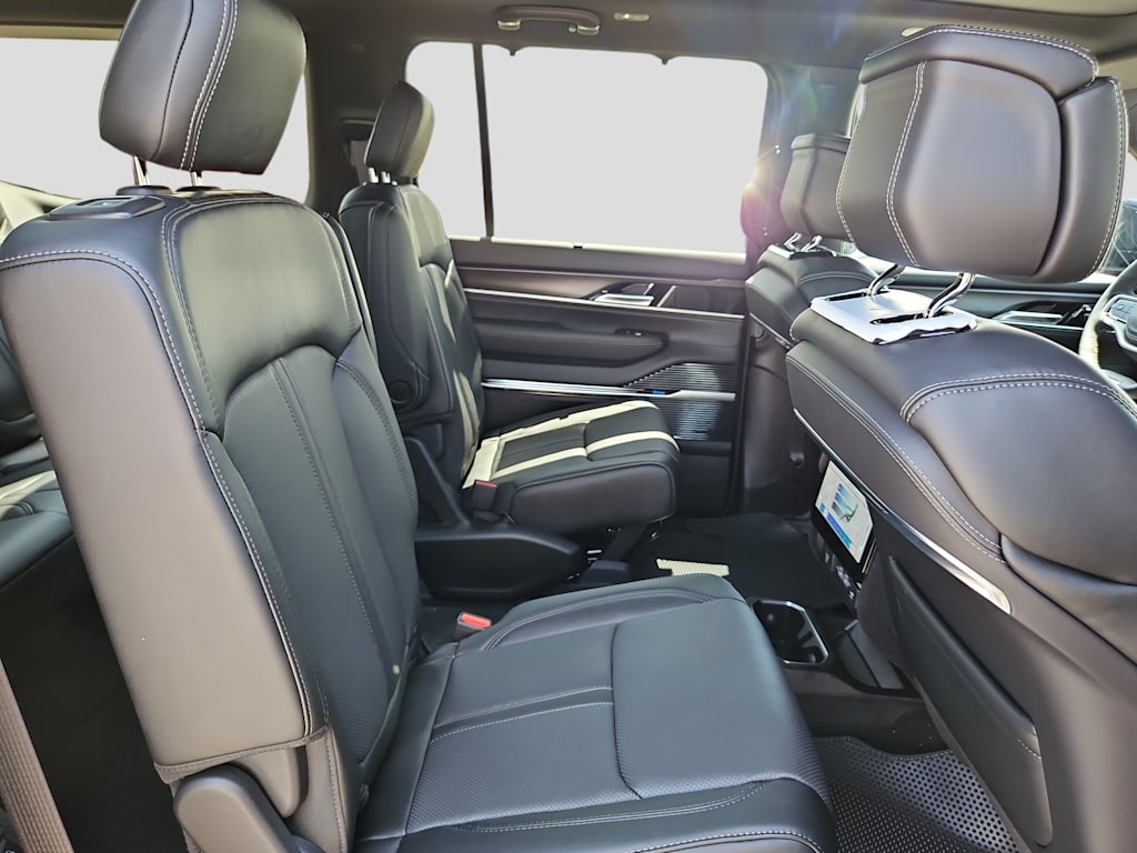 Thumbnail: 2026 Jeep Grand Wagoneer - 23