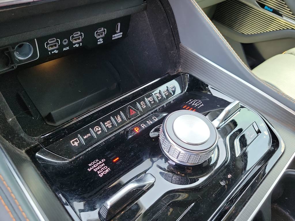 Thumbnail: 2024 Jeep Grand Wagoneer - 14