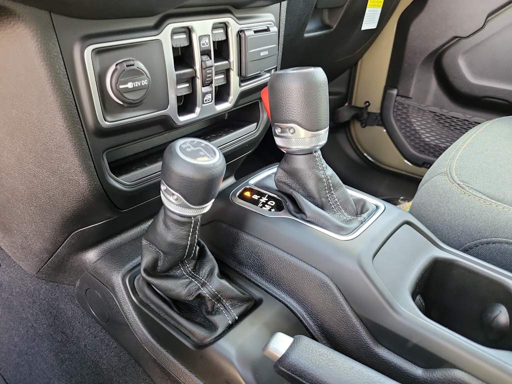 Thumbnail: 2025 Jeep Gladiator - 15