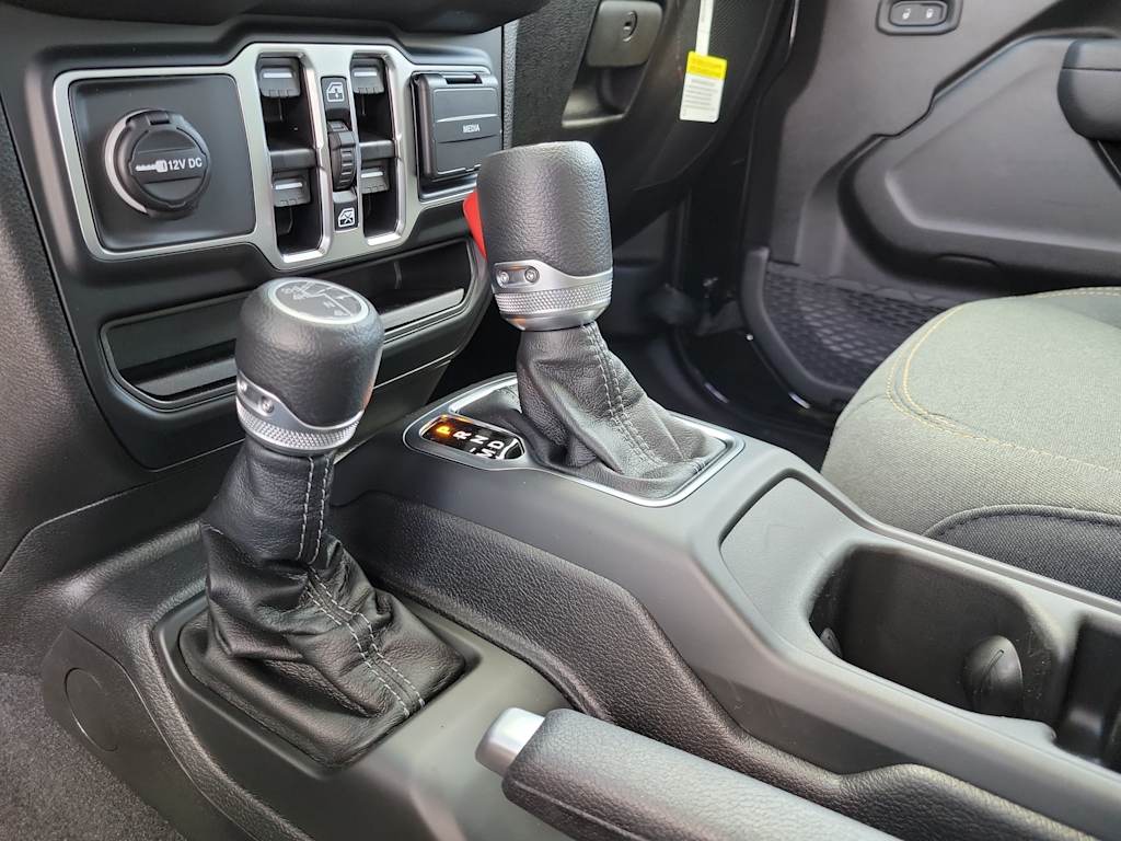 Thumbnail: 2025 Jeep Gladiator - 13
