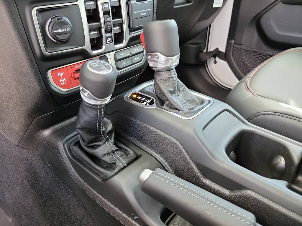 Thumbnail: 2025 Jeep Gladiator - 15