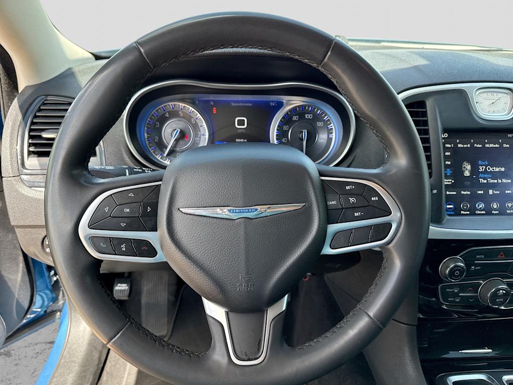 Thumbnail: 2023 Chrysler 300 - 14