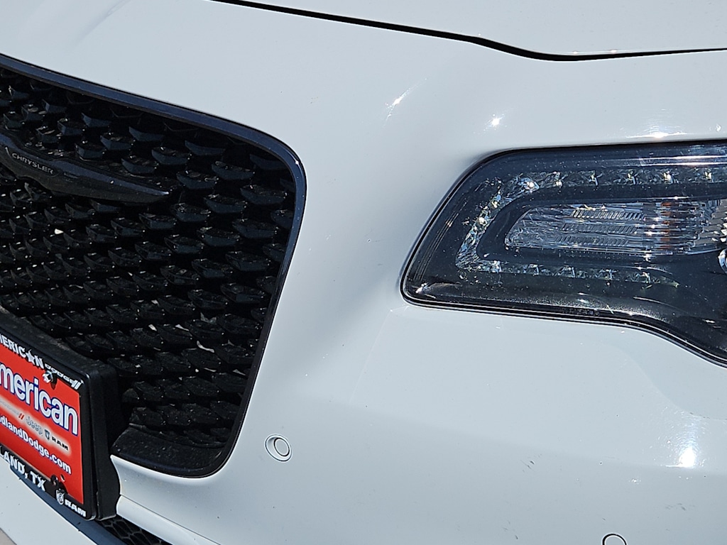 Thumbnail: 2022 Chrysler 300 - 18