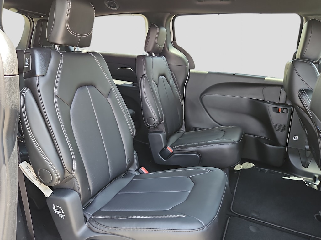2027 Chrysler Pacifica Select - Photo 23