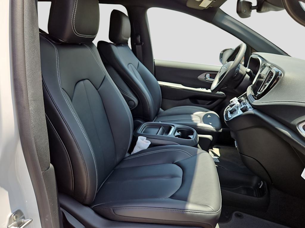 2027 Chrysler Pacifica Select - Photo 24
