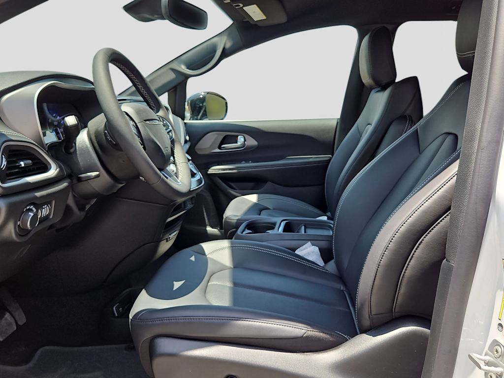 2027 Chrysler Pacifica Select - Photo 12