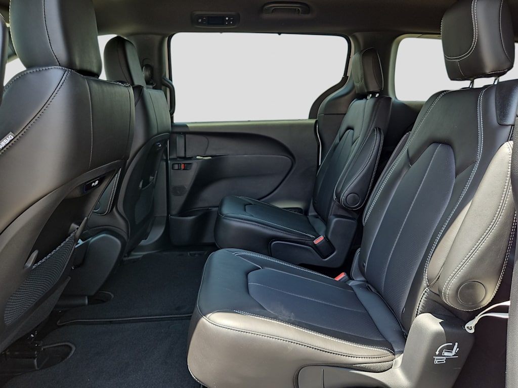 2027 Chrysler Pacifica Select - Photo 13