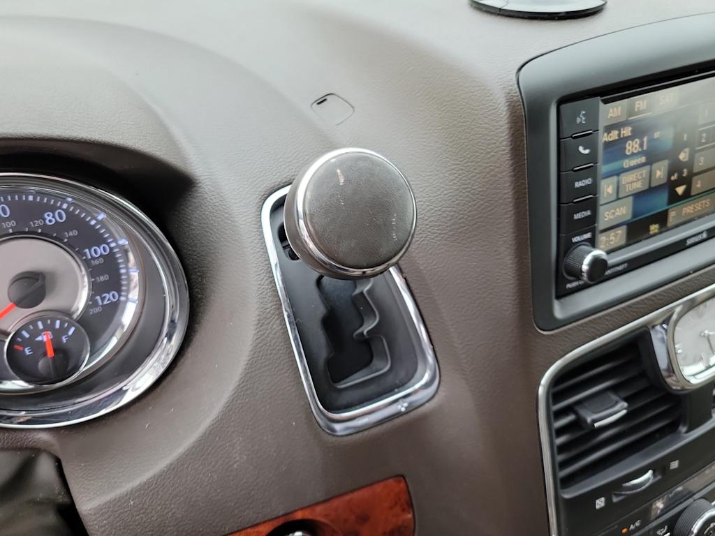 Thumbnail: 2016 Chrysler Town & Country - 15