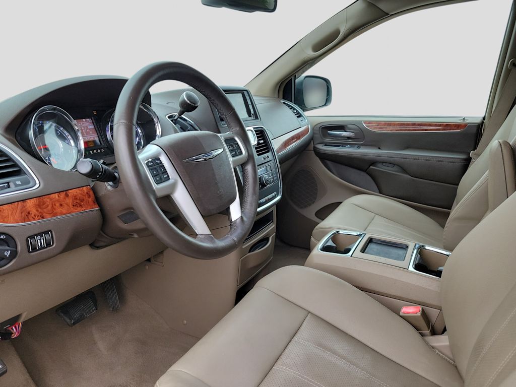 Thumbnail: 2016 Chrysler Town & Country - 2