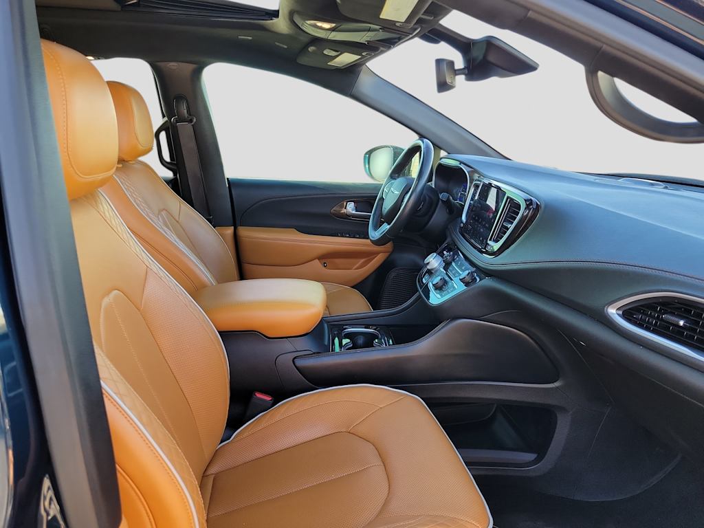 Thumbnail: 2021 Chrysler Pacifica - 11