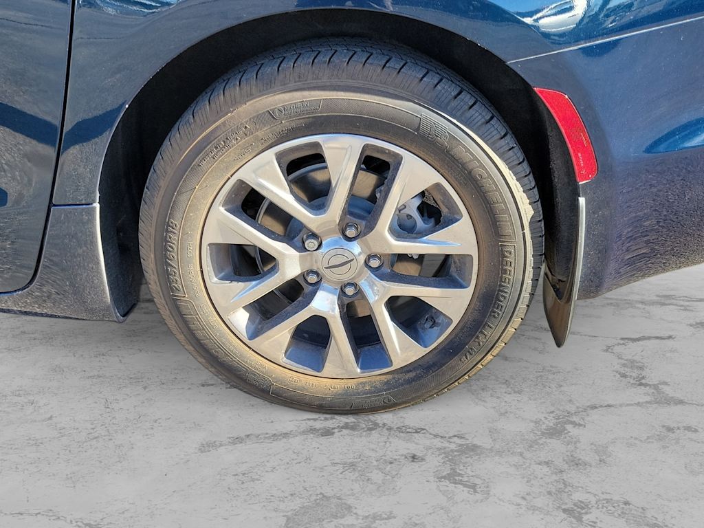 Thumbnail: 2021 Chrysler Pacifica - 8