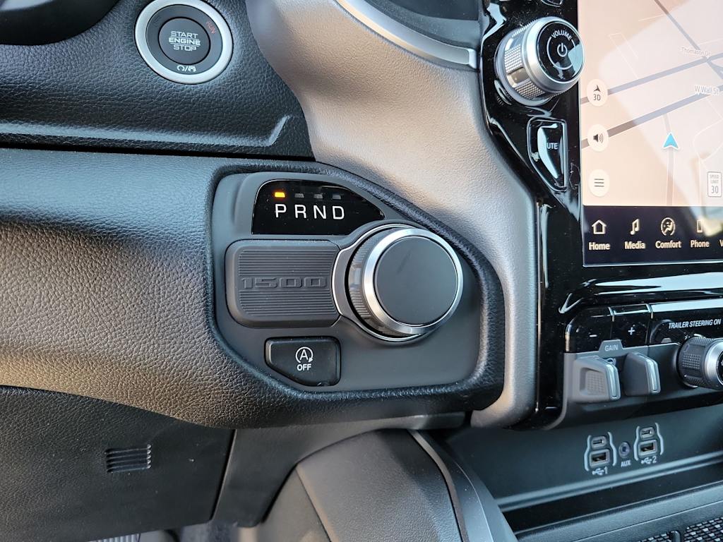 Thumbnail: 2025 RAM 1500 - 18