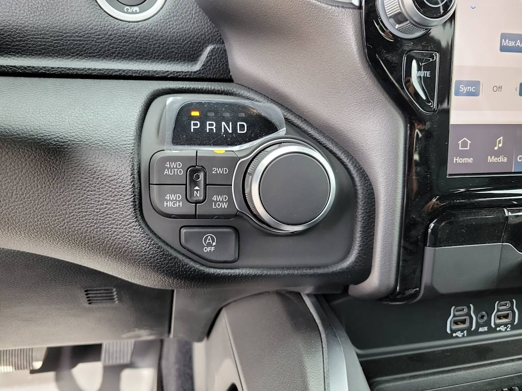 Thumbnail: 2025 RAM 1500 - 18