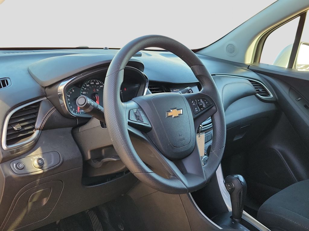 Thumbnail: 2022 Chevrolet Trax - 3