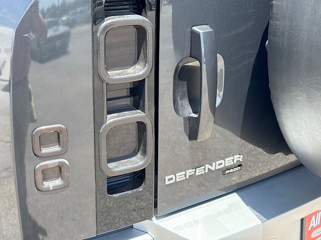 Thumbnail: 2023 Land Rover Defender - 10