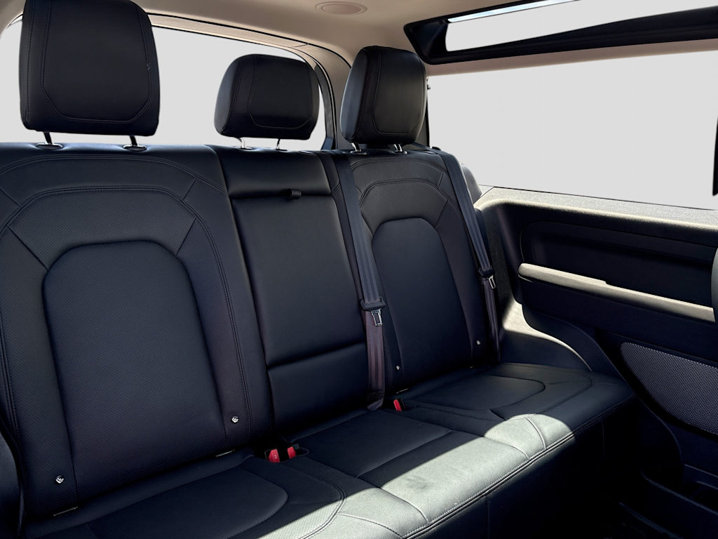 Thumbnail: 2023 Land Rover Defender - 15