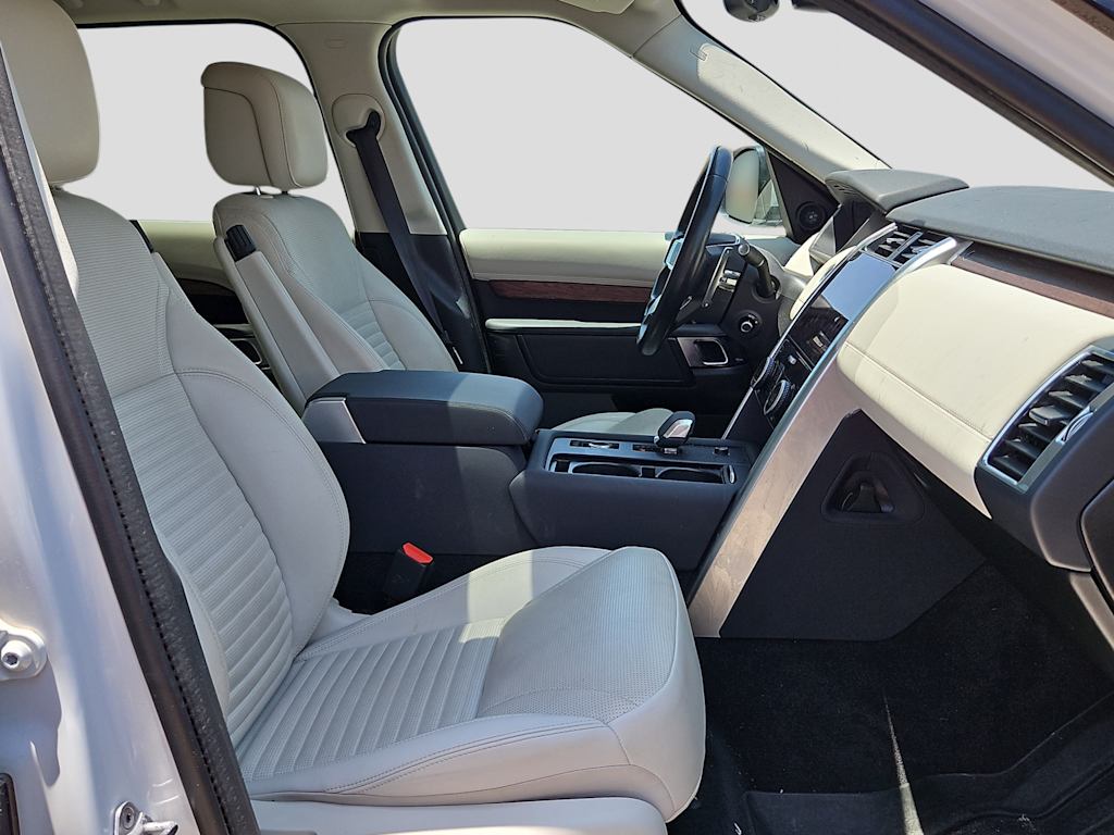 Thumbnail: 2023 Land Rover Discovery - 11