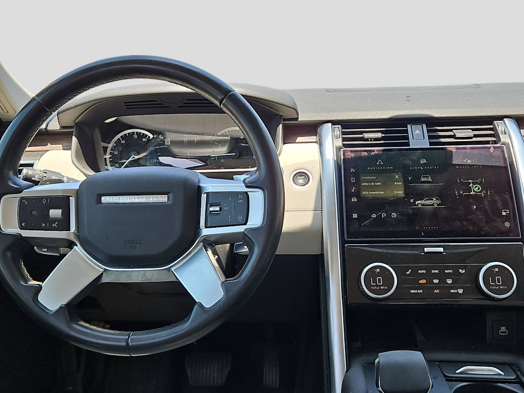 Thumbnail: 2023 Land Rover Discovery - 9