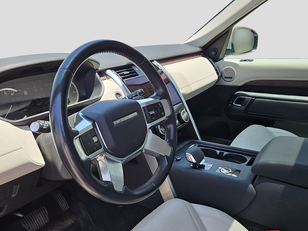 Thumbnail: 2023 Land Rover Discovery - 2