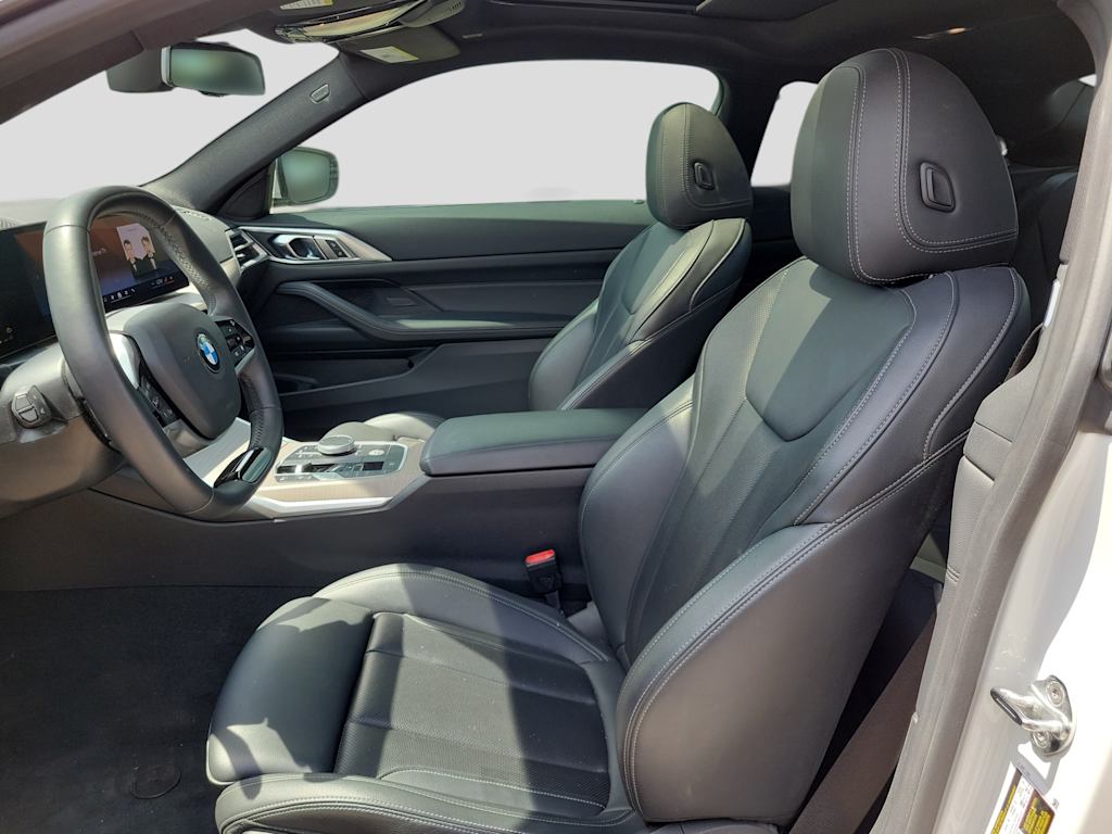 Thumbnail: 2025 BMW 4 Series - 10