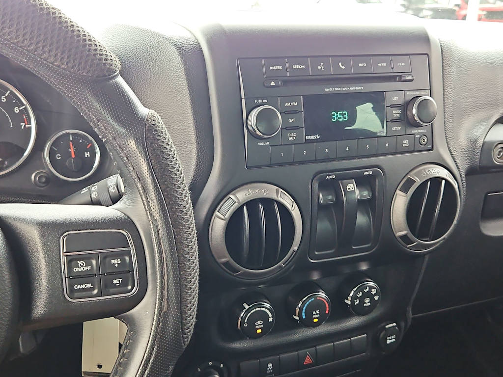 Thumbnail: 2015 Jeep Wrangler - 22