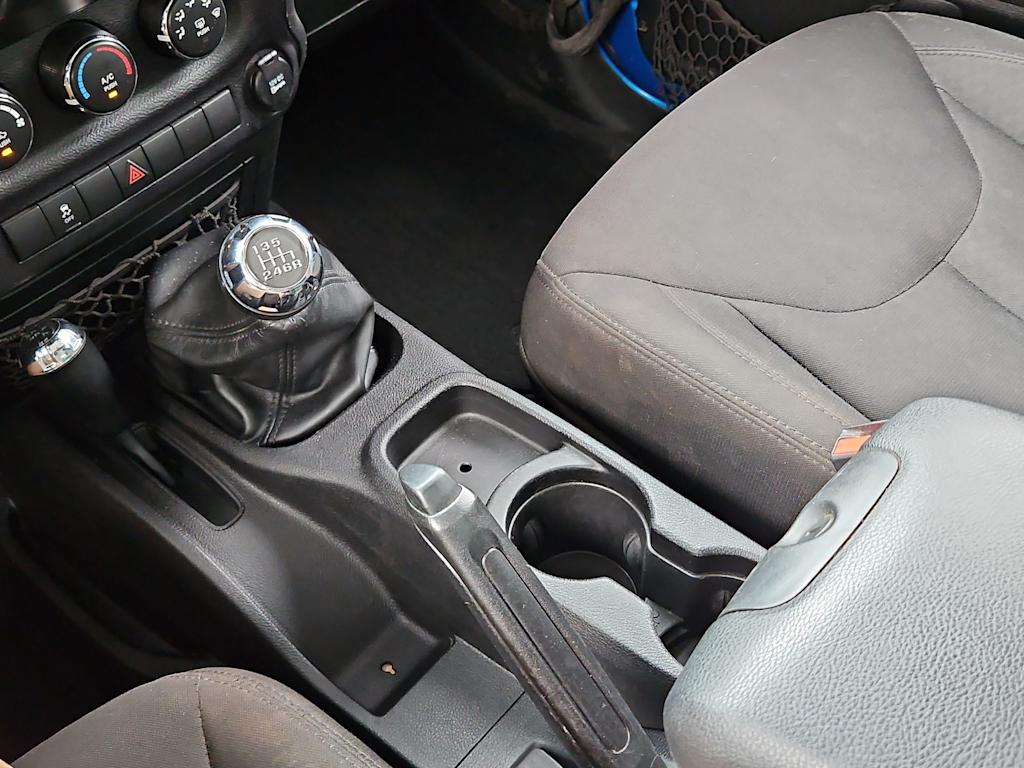 Thumbnail: 2015 Jeep Wrangler - 25