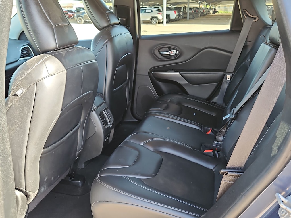 Thumbnail: 2021 Jeep Cherokee - 12