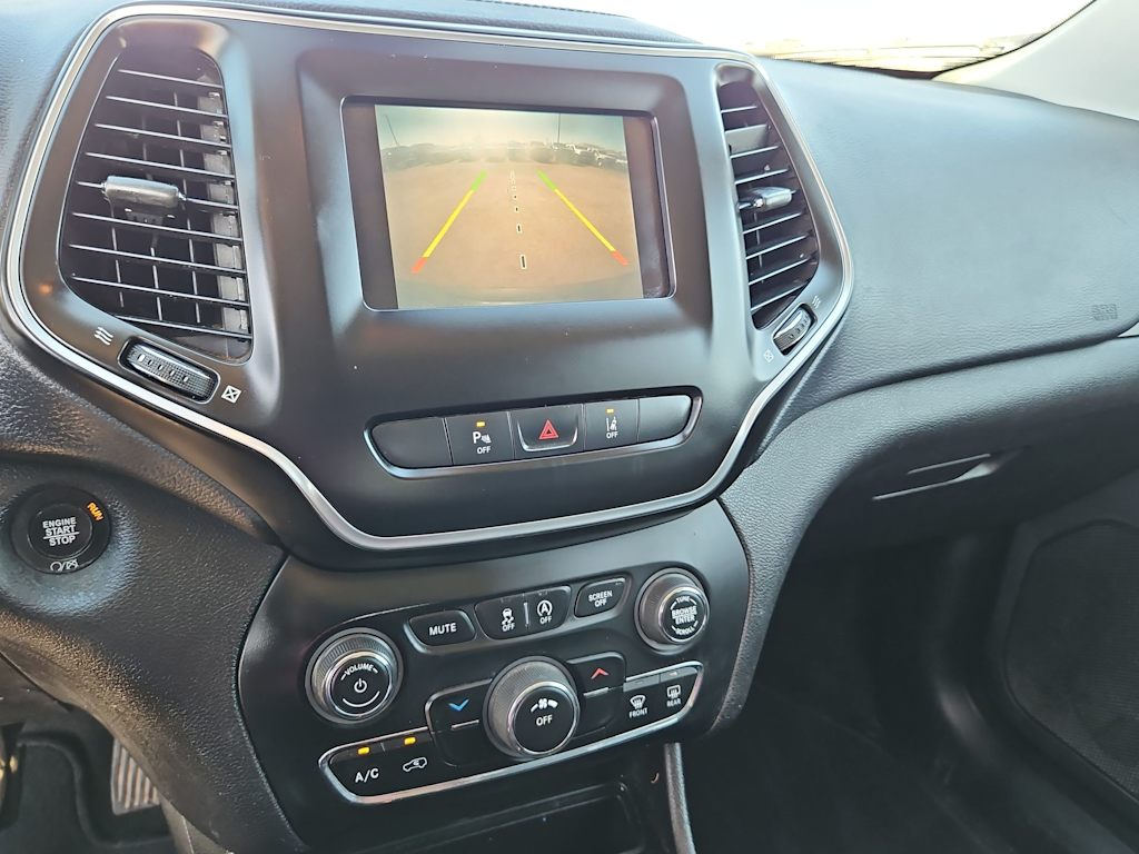 Thumbnail: 2021 Jeep Cherokee - 13