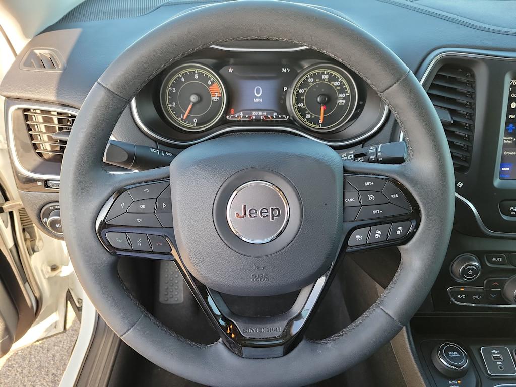 Thumbnail: 2023 Jeep Cherokee - 12