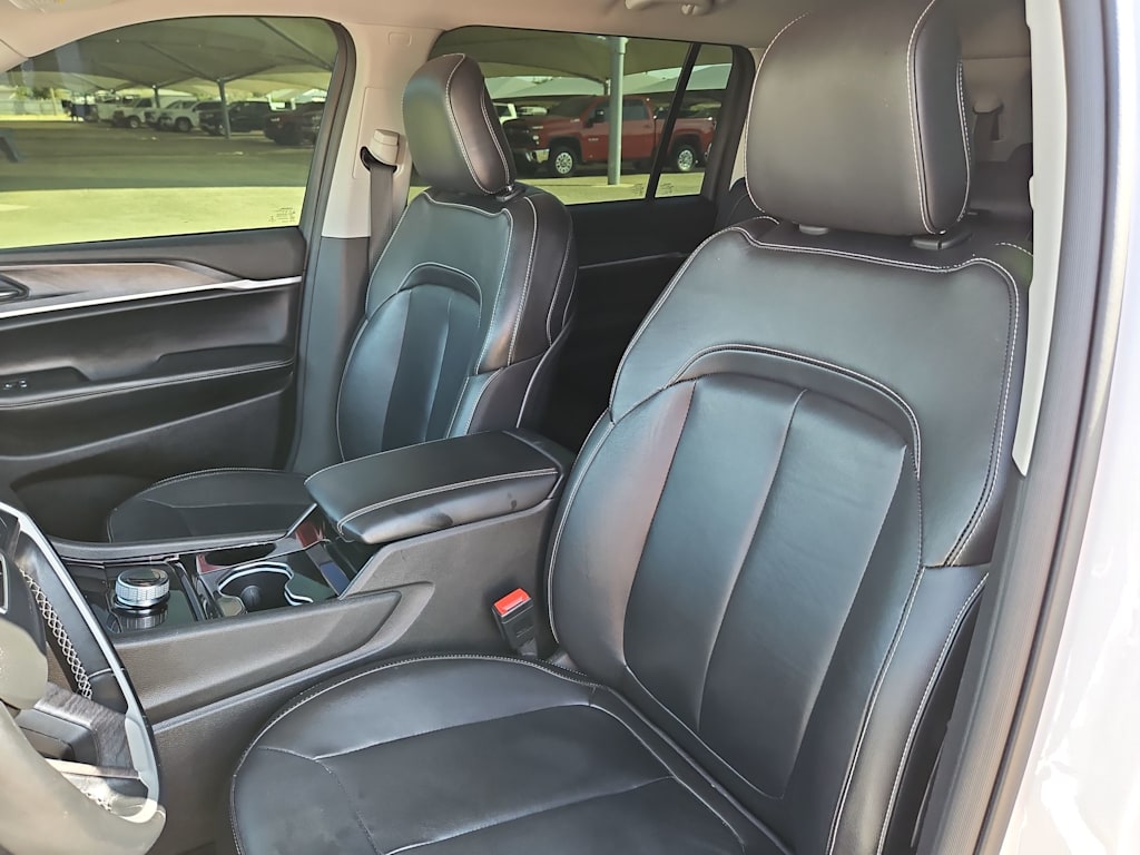 Thumbnail: 2022 Jeep Grand Cherokee L - 11