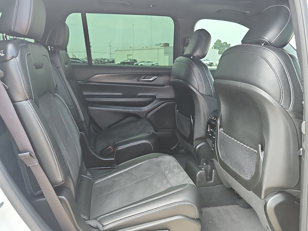 Thumbnail: 2025 Jeep Grand Cherokee L - 25