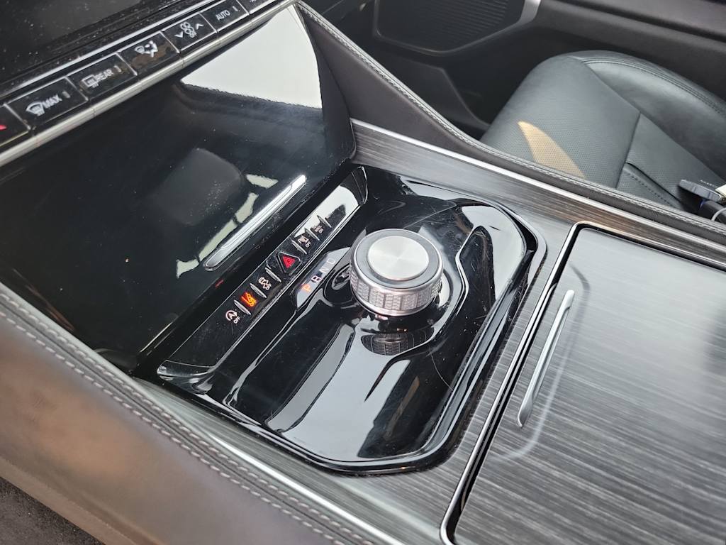 Thumbnail: 2023 Jeep Wagoneer - 17