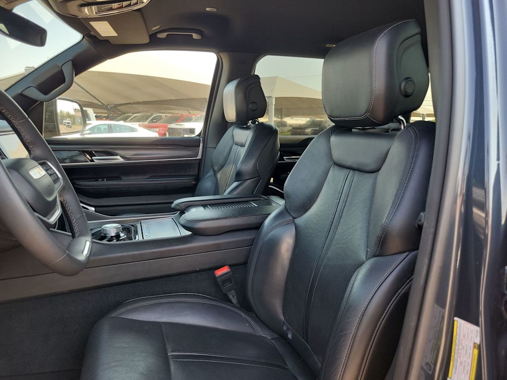 Thumbnail: 2023 Jeep Wagoneer - 12