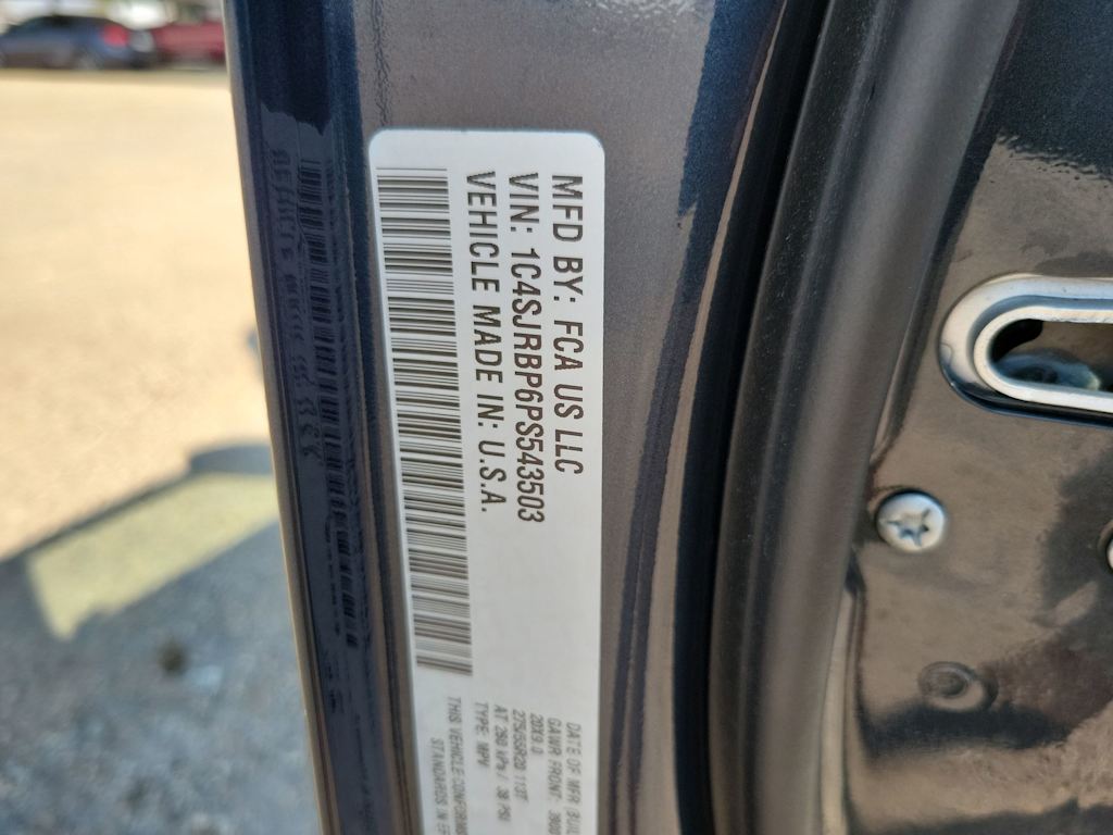 Thumbnail: 2023 Jeep Wagoneer - 20