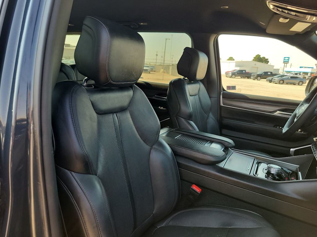 Thumbnail: 2023 Jeep Wagoneer - 13