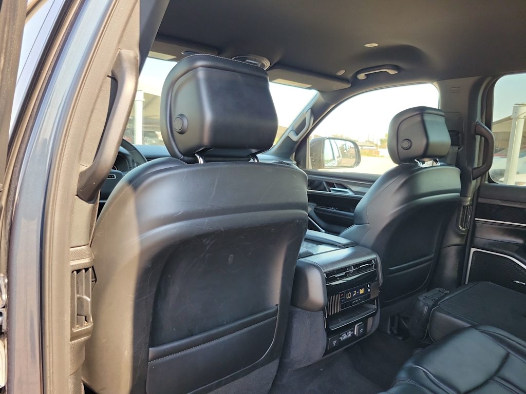 Thumbnail: 2023 Jeep Wagoneer - 14