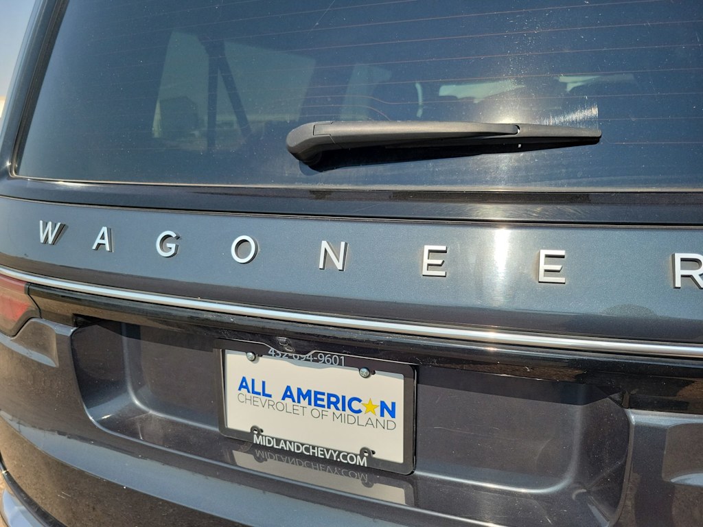 Thumbnail: 2023 Jeep Wagoneer - 8