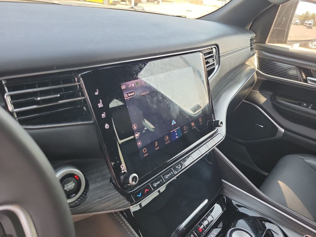 Thumbnail: 2023 Jeep Wagoneer - 16