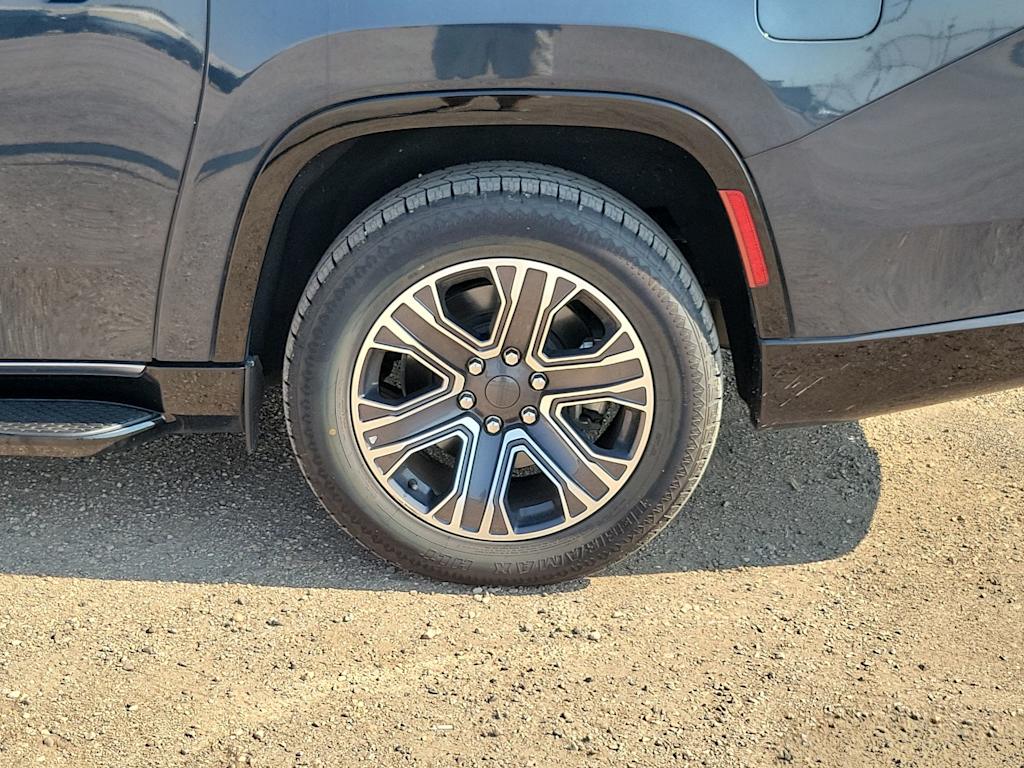 Thumbnail: 2023 Jeep Wagoneer - 9