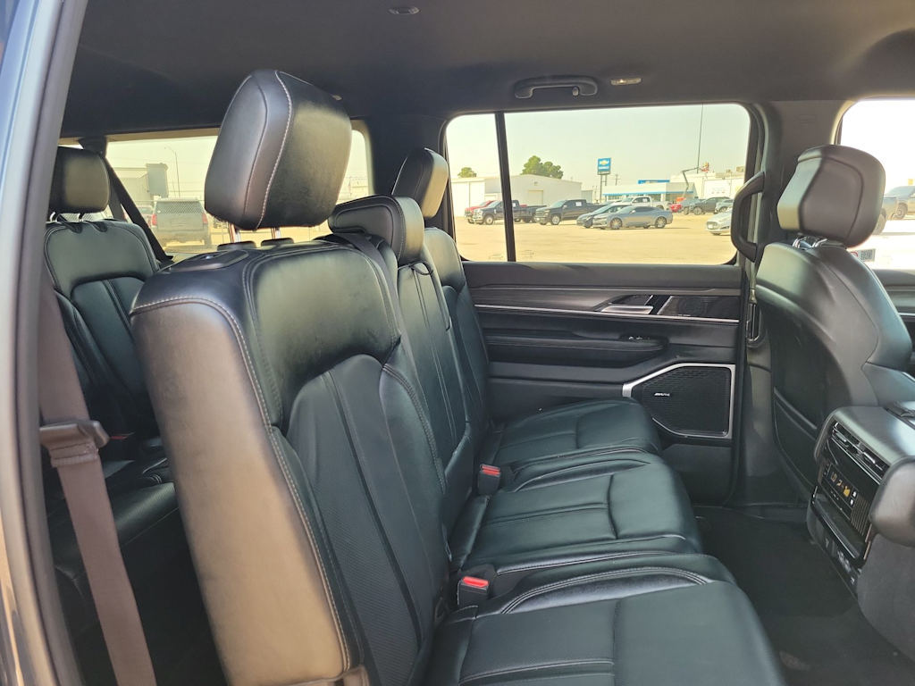 Thumbnail: 2023 Jeep Wagoneer - 29