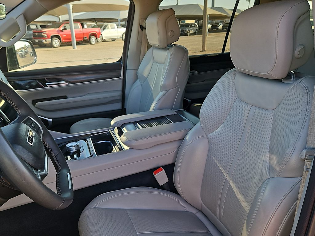 Thumbnail: 2024 Jeep Wagoneer - 11
