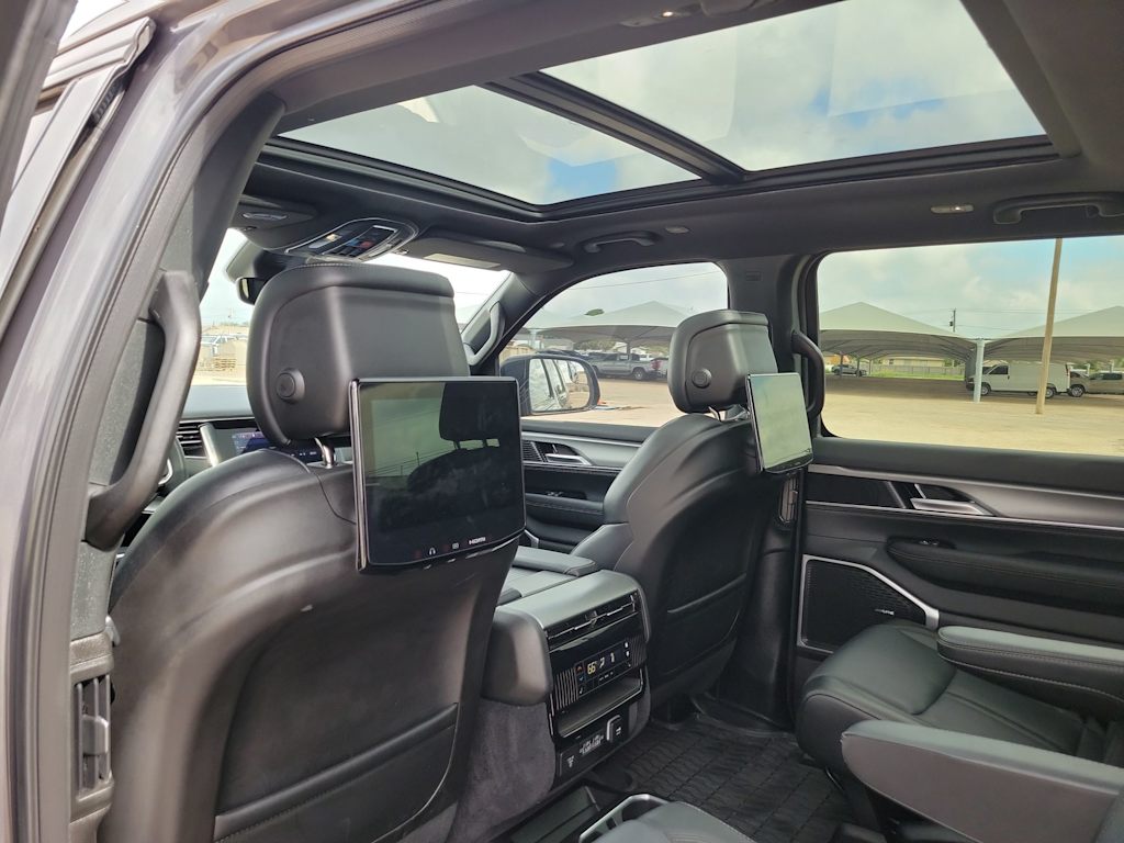 Thumbnail: 2024 Jeep Wagoneer - 11