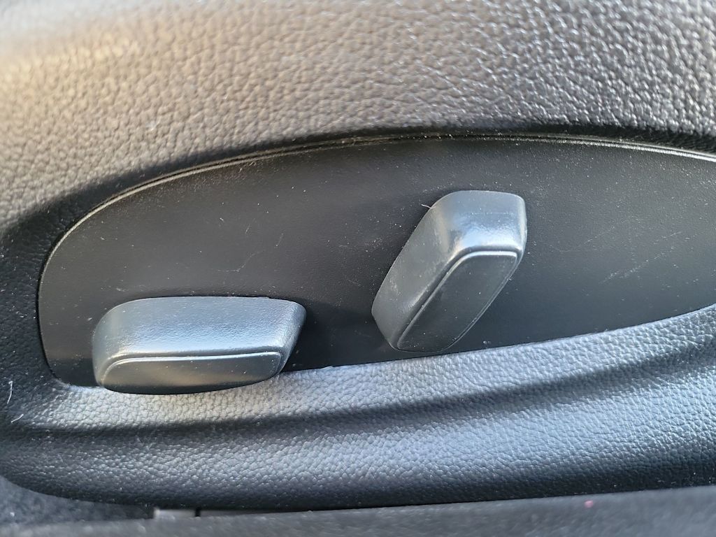 Thumbnail: 2020 Chevrolet Camaro - 21