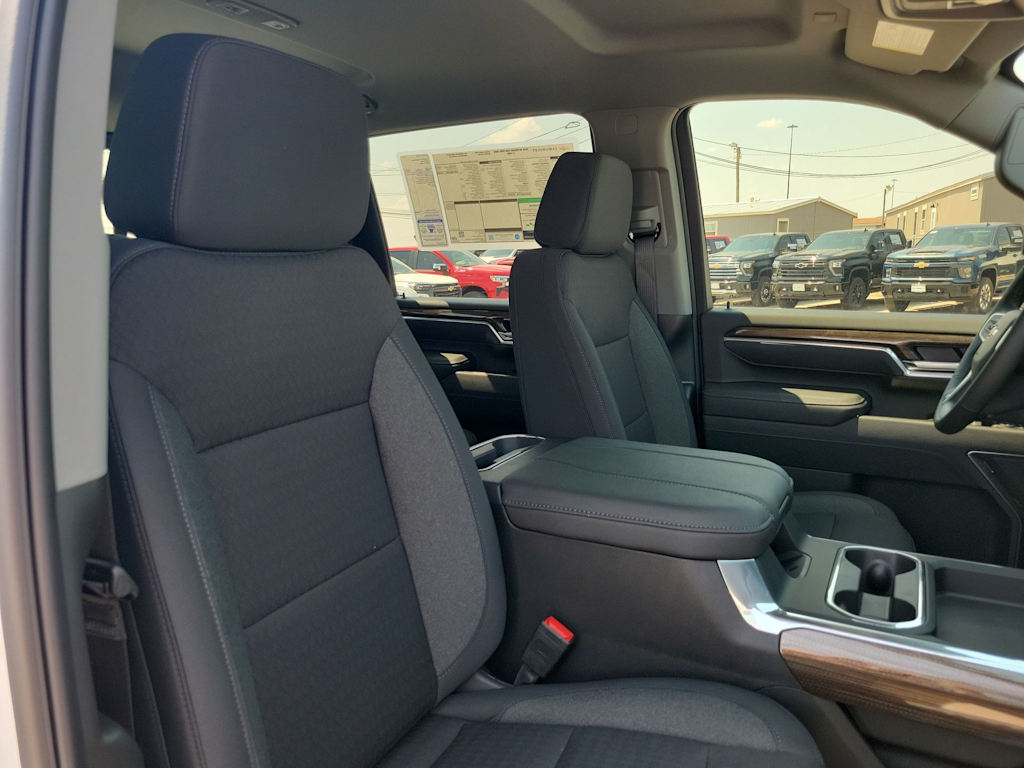 Thumbnail: 2026 Chevrolet Silverado 3500 - 12