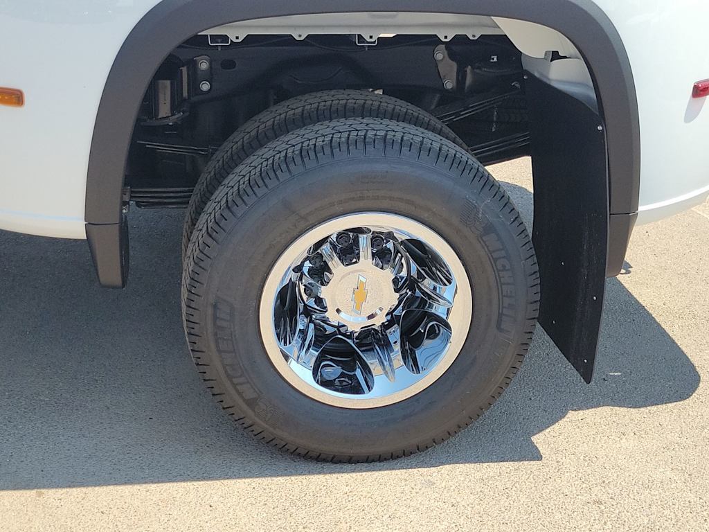 Thumbnail: 2026 Chevrolet Silverado 3500 - 8