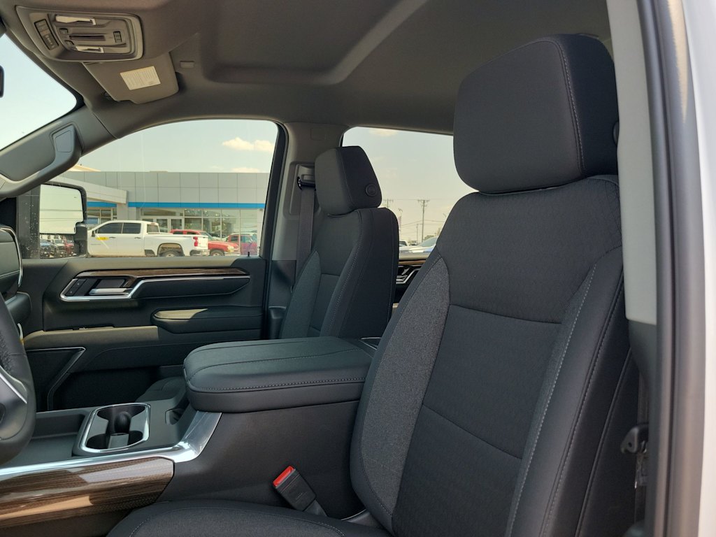 Thumbnail: 2026 Chevrolet Silverado 3500 - 11